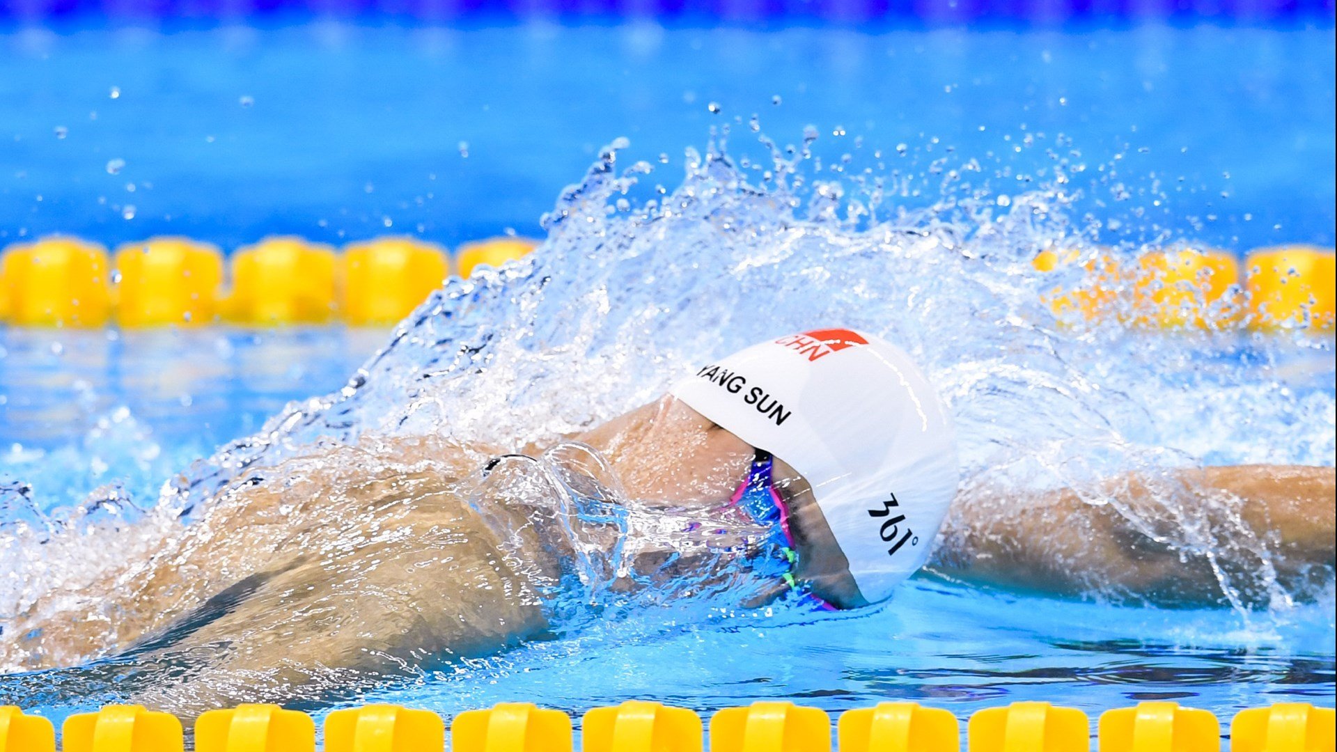 哈利伯顿爆发，老鹰连续得分压制深圳队，当篮球成为跨越文化的共同心跳