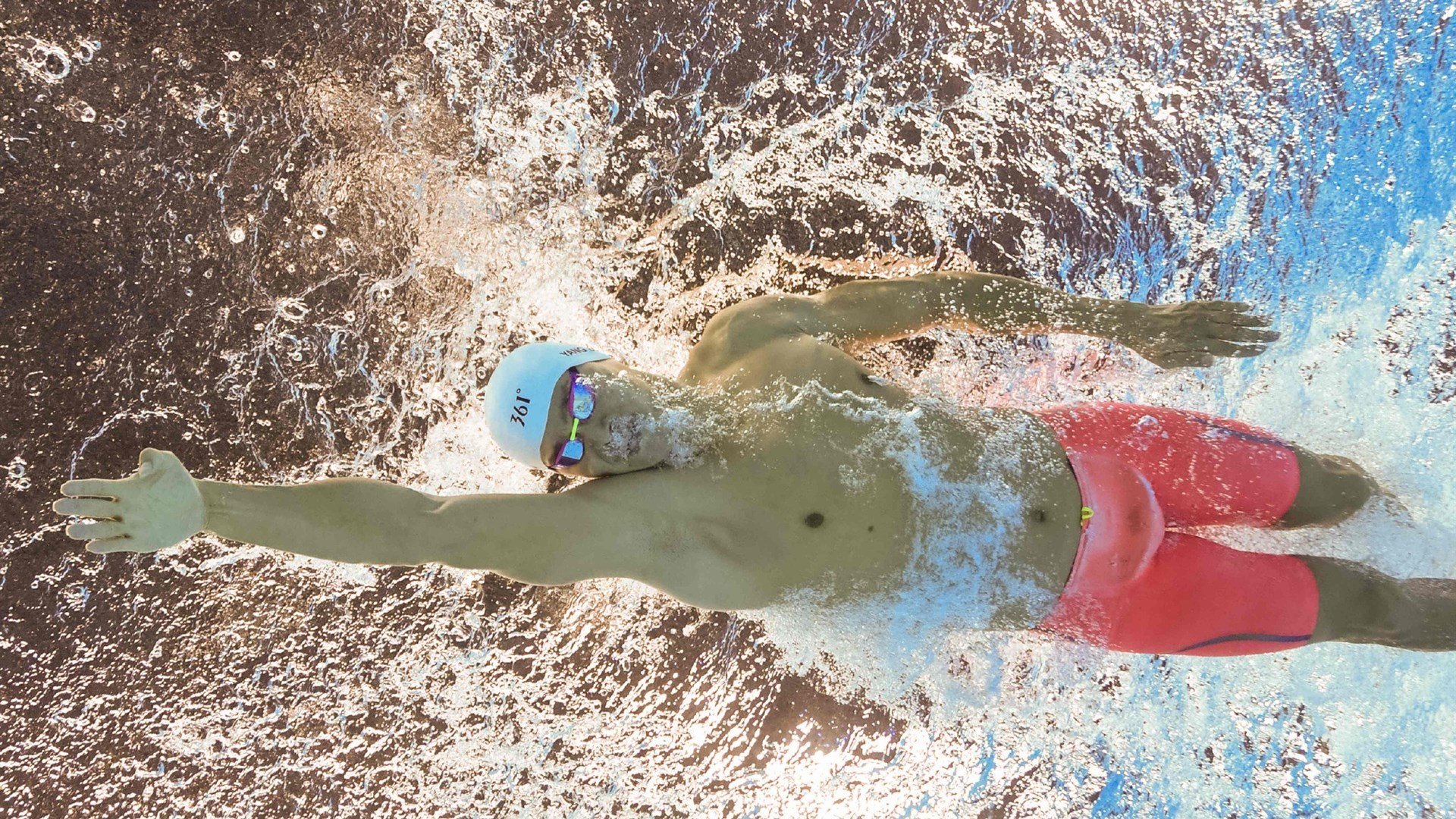 广东队对阵勇士，贝恩关键节点连续得分改写比赛走向