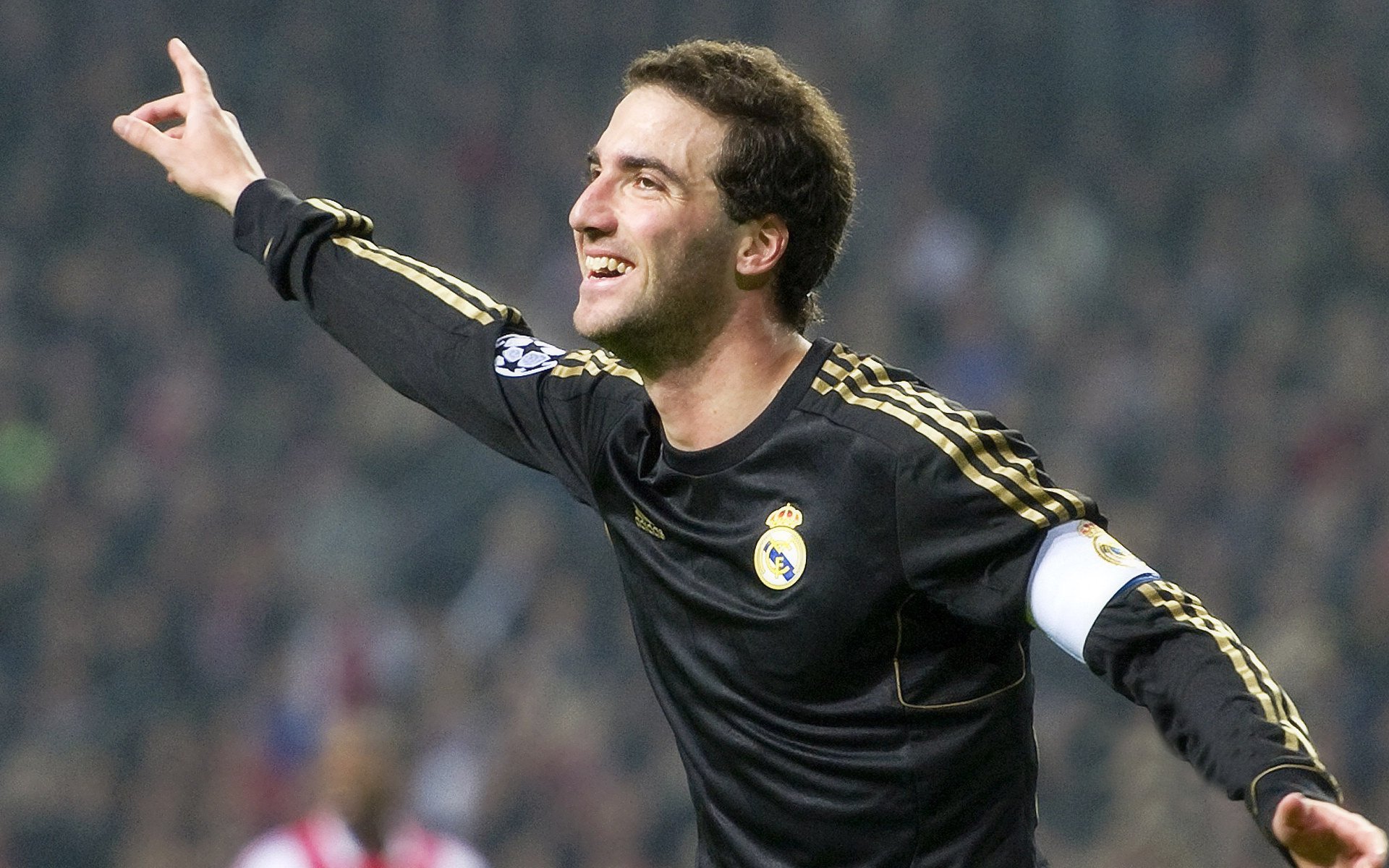 开云官网-萨拉赫全场最佳无争议，卡塔尔淘汰赛过关皇马，足球新秩序的黎明？